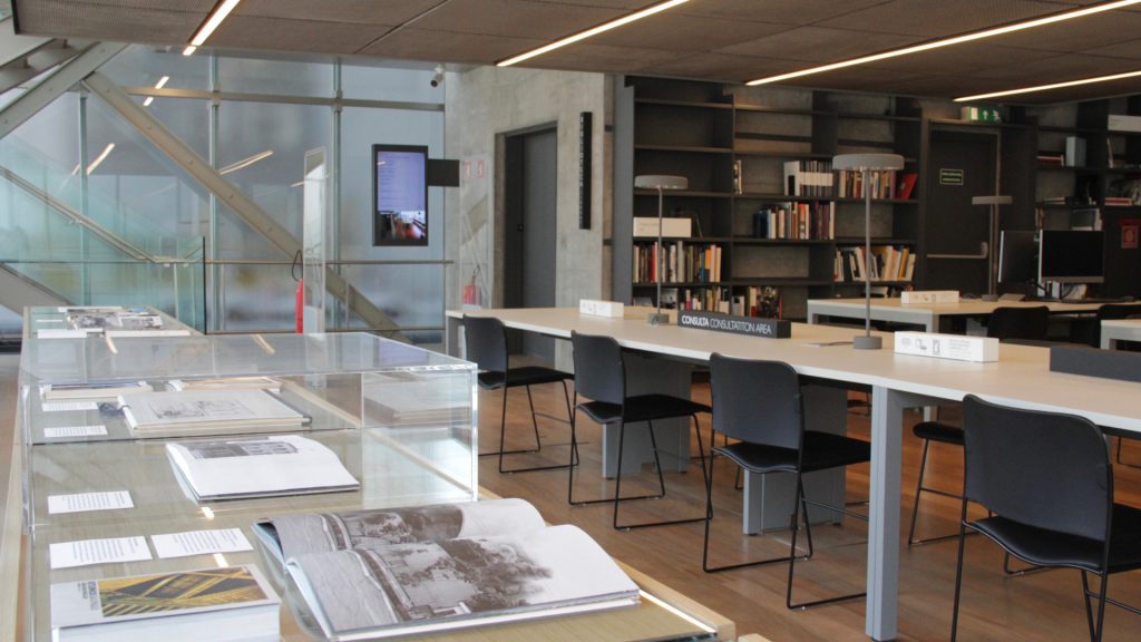 Biblioteca de Fotografia do IMS Paulista.
